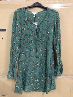 3 X RIVER ISLAND KEYHOLE MINI GREEN FLORAL DRESS - SIZE: 12 - RRP.£40 EACH