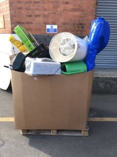 PALLET OF ITEMS INC POLE TRIMMER & WATER VASE