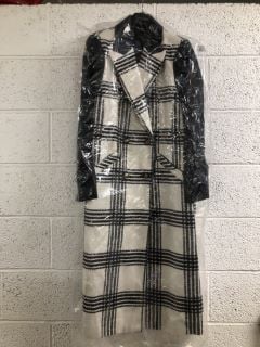 WOMENS RIVER ISLAND BLACK AND WHITE COAT SIZE - UK 18