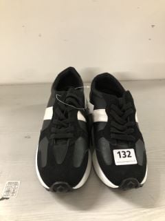 UNISEX TRUFFLE COLLECTION TRAINERS IN BLACK SIZE- UK 5