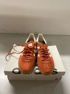 UNISEX ADIDAS HANDBALL SPEZIAL IN ORANGE SIZE - UK 7