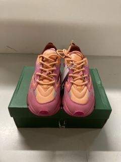 WOMENS LACOSTE TRAINERS IN PINK SIZE - UK 5