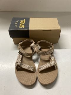 WOMEN TEVA ORIGINAL UNIVERSAL SANDALS SIZE - UK 7