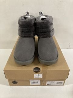 UGG W FLUFF MINI QUILTED BOOTS IN CHARCOAL UK SIZE 6