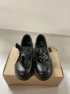 CHILDRENS POD BLACK PLATFORM SHOES SIZE - UK 12 KIDS