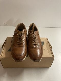 MENS POD RAINER COGNAC TRAINERS SIZE - UK 12