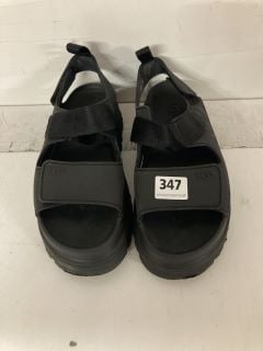 PAIR OF UGG DESIGNER SANDALS IN BLACK - SIZE UK 7