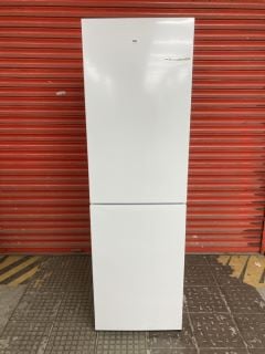 BOSCH FRIDGE FREEZER MODEL KGN27NWEAG RRP £549