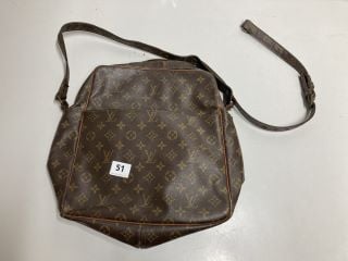 LOUIS VUITTON MONOGRAM CANVAS MORCEAU SHOLDER BAG (VAT ONLY PAYABLE ON BUYERS PREMIUM)