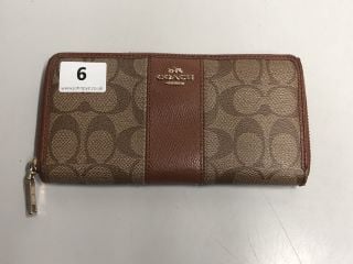 COACH ZIP AROUND WALLET (VAT ONLY PAYABLE ON BUYERS PREMIUM)