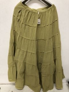 SIMPLY SMITTEN MAXI SKIRT SIZE: M & RIO REVERSIBLE MIDI SIZE: S