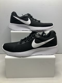 NIKE WOMENS TANJUN TRAINERS UK SIZE 6.5