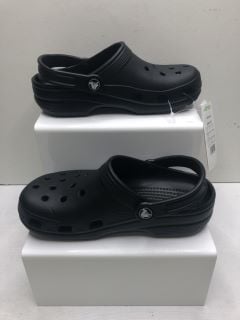 CROCS CLASSIC CLOGS UK SIZE 3