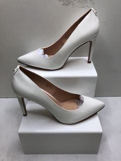 RAVEL WHITE HEELS UK SIZE 8