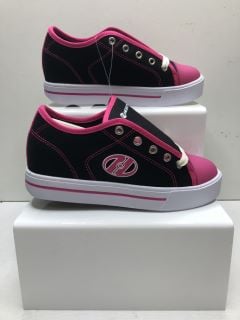 HEELYS YOUTH TRAINERS UK SIZE 1