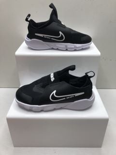 NIKE FLEX RUNNER 2 TRAINERS UK SIZE 9.5