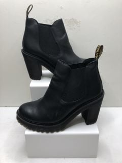 DR MARTENS WOMENS BOOTS