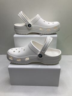 CROCS CLASSIC SHOES UK SIZE 3-4