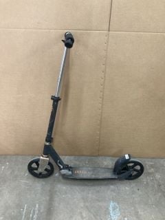 JD BUG KIDS SCOOTER (MPSS02718483) (VAT ONLY PAYABLE ON BUYERS PREMIUM)