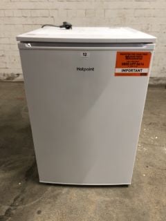 HOTPOINT FREESTANDING UNDERCOUNTER FRIDGE MODEL NO: H55RM 1120 W UK