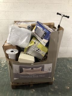 PALLET OF APPLIANCES TO INCLUDE RUSSELL HOBBS MICROWAVE