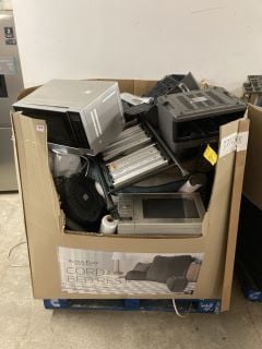 PALLET OF ITEMS TO INCLUDE PANASONIC MICROWAVE