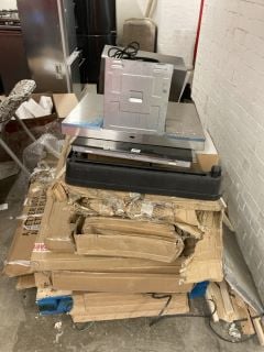 PALLET OF ITEMS TO INCLUDE GRUNDIG COOKER HOOD & GRUNDIG ELECTRIC HOB