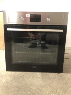 AEG 3000 SURROUND COOK PYROLETIC SELF CLEANING OVEN MODEL NO:BPX535061M