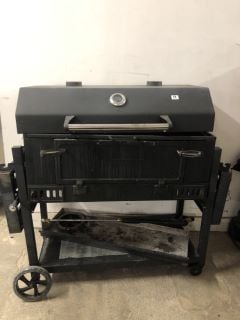 MASTERBUILT CHARCOAL BARBECUE