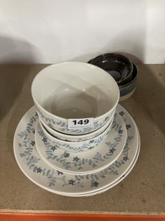 CROCKERY ITEMS TO INCLUDE PLATES AND BOWLS