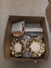 QUANTITY OF ASSORTED ITEMS TO INCLUDE GOLD PARTY 25CM PAPER PLATES : LOCATION - D