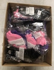 QUANTITY OF ASSORTED ITEMS TO INCLUDE LA ACTIVE GRIP SOCKS - 1 PAIR - YOGA PILATES BARRE BALLET NON SLIP COVERED (STELLAR BLACK, SMALL): LOCATION - G