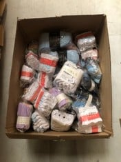 QUANTITY OF ASSORTED ITEMS TO INCLUDE ANOLE KIDS ATHLETIC SOCKS - 6 PAIRS - BOYS GIRLS GRIP NON SLIP/ANTI SKID MINI CREW (BOYS, 8-10 YEARS): LOCATION - H