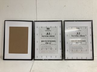 QTY OF YI PINYIN PICTURE FRAMES