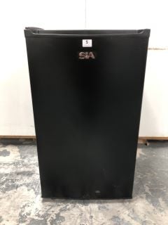 SIA LFS01BL-AMZ1 BLACK UNDER COUNTER FRIDGE, 91L CAPACITY, 48CM WIDE, FREESTANDING LARDER, E RATED, 2 YEARS PARTS AND LABOUR GUARANTEE [ENERGY CLASS F] RRP: £129