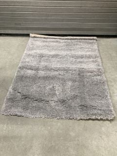 DUNELM SOFT GREY RUG - 140 X 200CM