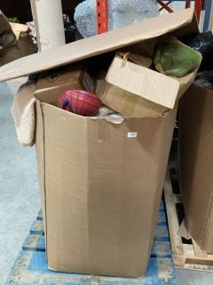 PALLET OF ITEMS INC DRESSING UP MASKS AND PILLOWS