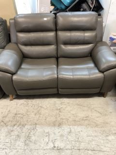 2 SEATER SOFA (SCRATCHES ON THE SIDES) (RECLINERS DONT WORK)