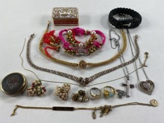 BAG OF COSTUME JEWELLERY TO INC BUCKINGHAM PALACE FINE BONE CHINE