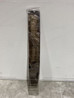 A PALLET TO INCLUDE TRAVEL ALL CARGO MAT FOR A LAND ROVER DEFENDER 110