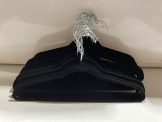 EQUANTITY OF BLACK CLOTHES HANGERS