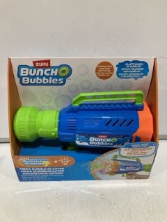 BOX OF ASSORTED ITEMS WITH BUNCHO BUBBLES BLASTER & FREETOWN JUNIOR BIKE HELMET