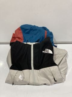 THE NORTH FACE MOUNTAIN JACKET MEDIUM WHITE/BLACK AND PASSENGER DUSK INSULATED JACKET LARGE MULTI