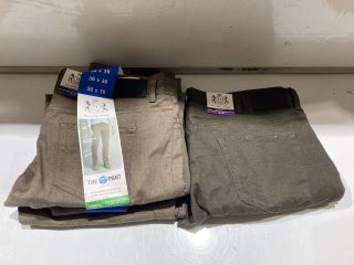 BOX OF CLOTHES INCLUDING ENGLISH LAUNDRY JEANS