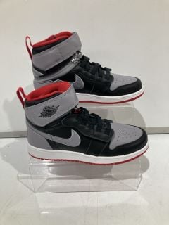 AIR JORDAN BLACK/FIRE RED-CEMENT GREY TRAINERS