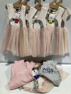 QTY OF ASSORTED CLOTHES TO INCLUDE JACK WILLS JW GRAPHIC ZIP HOODIE GREY 9-10 YEARS