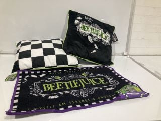 BOX OF ITEMS INCLUDING CHECKERED PILLOW BLACK/WHITE