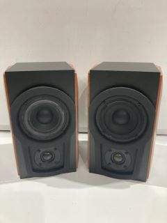 2 X BOOKSHELF SPEAKERS WITH PASSIVE SPEAKER