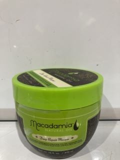 A BOX TO INCLUDE MACADAMIA NATURAL OIL DEEP REPAIR MASQUE