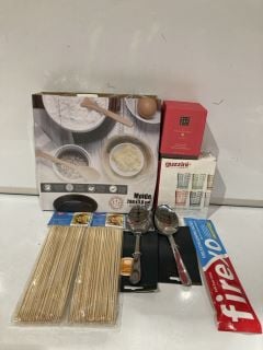 A BOX OF KITCHEN ITEMS TO INCLUDE COARSE GRATER/PLASTIC FOOD PLATES